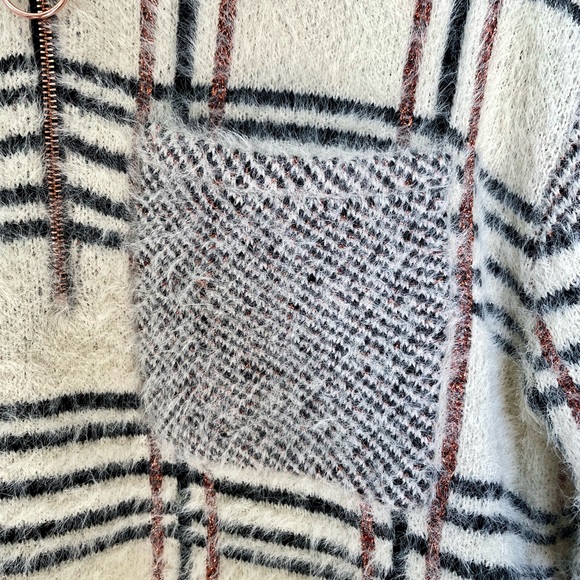 Women's Super Soft Fuzzy Quarter Zip Plaid Sweater Size Medium - Picture 4 of 8